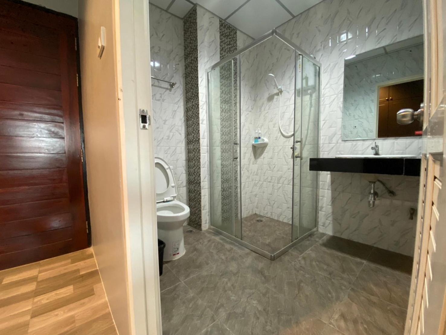 Grand Inter Hotel Samut Sakhon Quarto foto